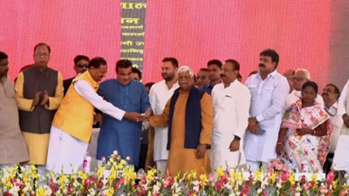 बिहार के डिप्टी सीएम तेजस्वी ने नितिन गडकरी की तारीफ की